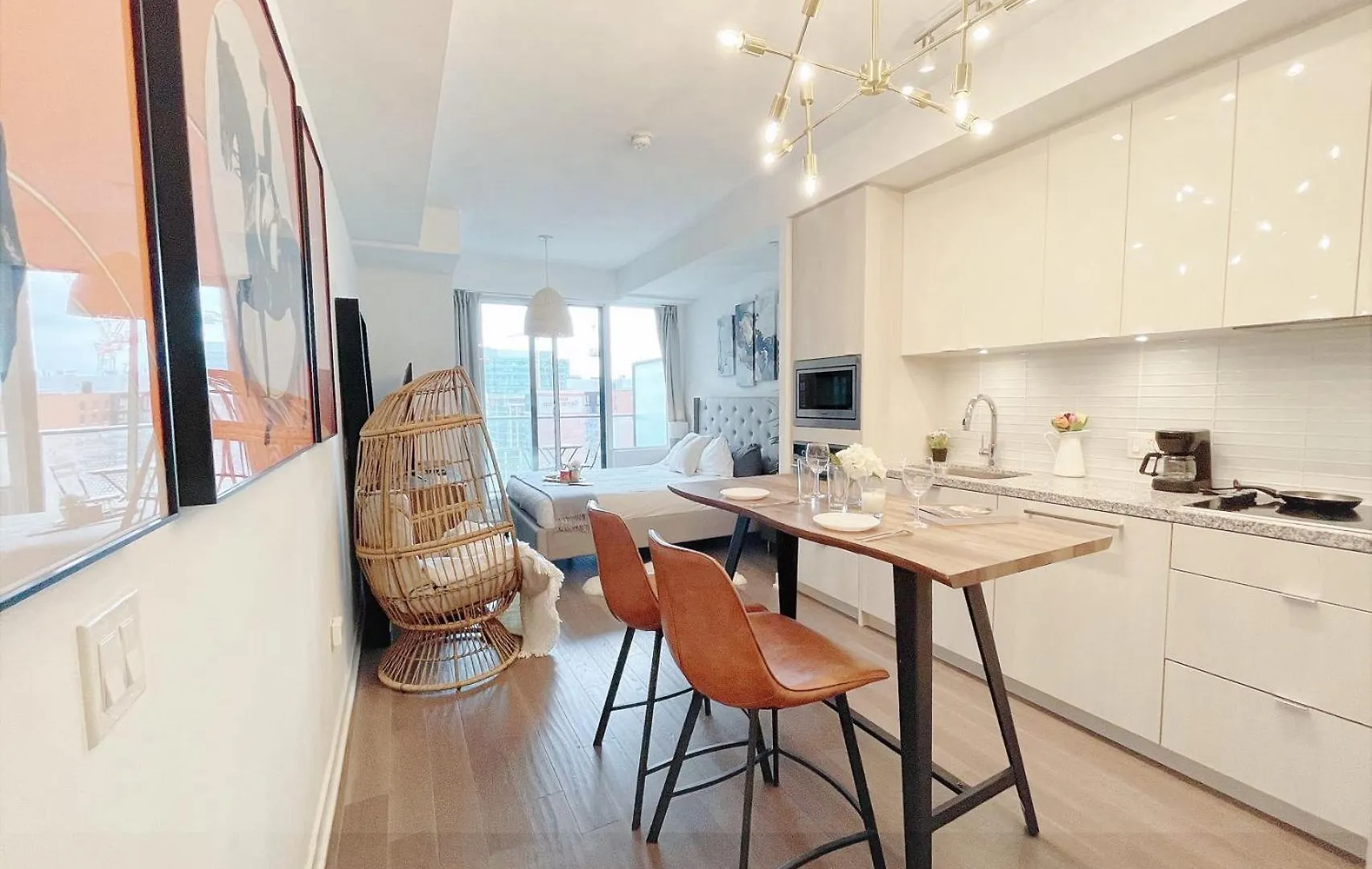 Deluxe Suites In Downtown Toronto With Amazing View