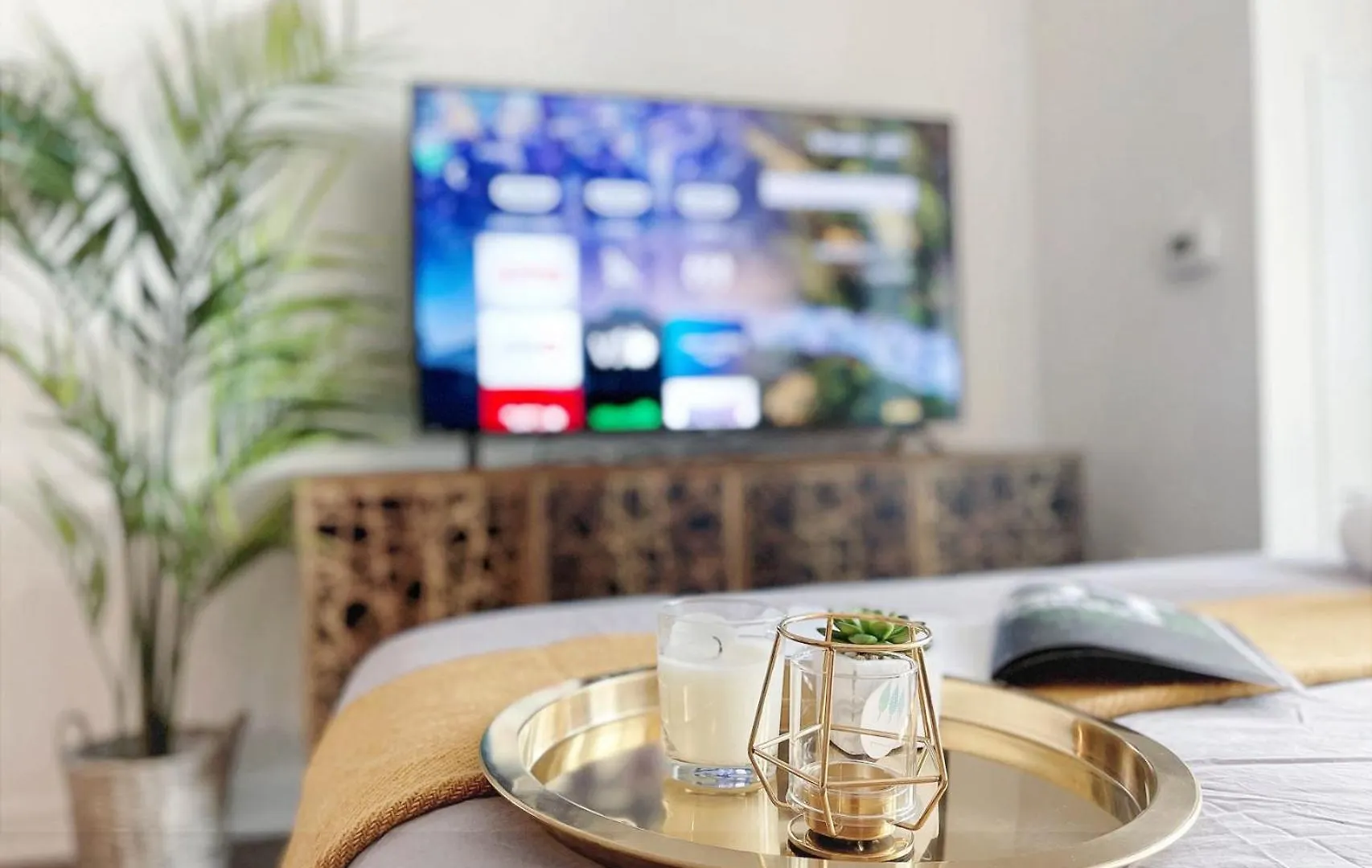 Deluxe Suites In Downtown Toronto With Amazing View